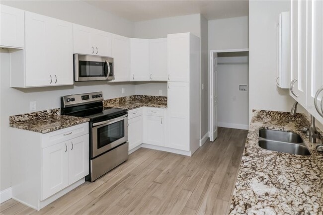 Building Photo - 505 Waller St