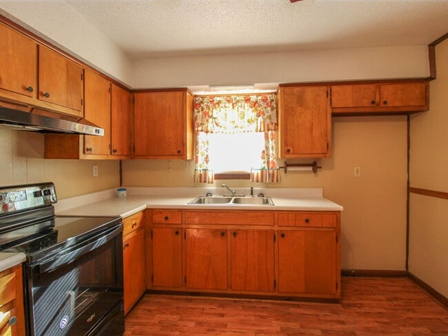 Building Photo - FREE MONTH RENT! Ardmore School District!