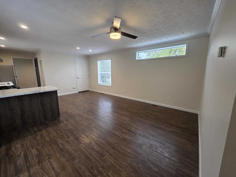 Building Photo - 3668 Willow Ct