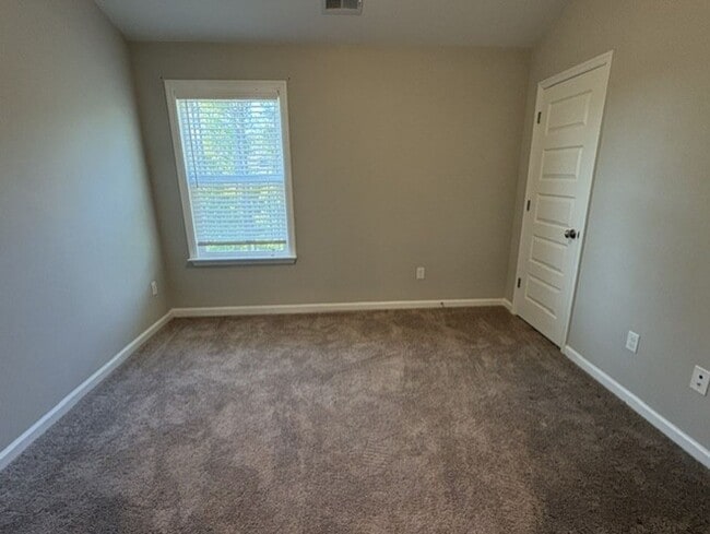 Building Photo - 1007 Linsmore Ave