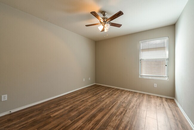 Building Photo - 9917 George Washington Dr