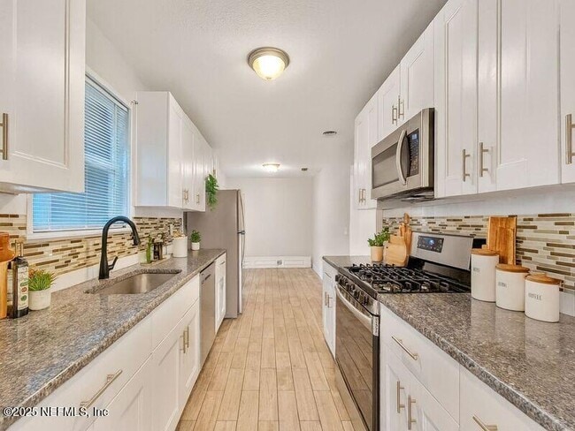 Building Photo - 2026 Burpee Dr