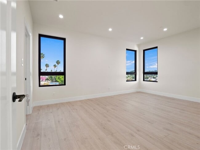 Building Photo - 3810 Locke Ave
