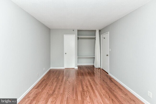 Building Photo - 900 N Stafford St