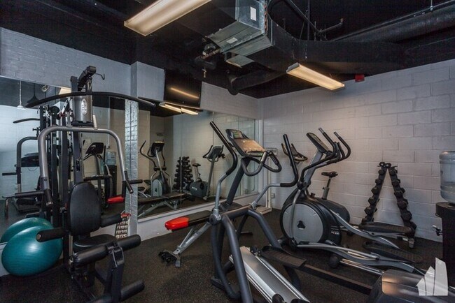 Building Photo - 3110 N Lake Shore Dr