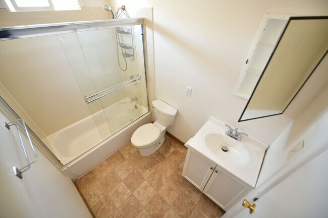 Building Photo - 2721 California St