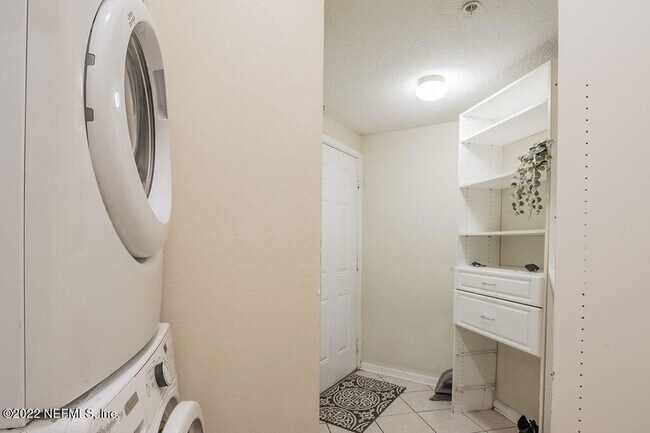 Building Photo - 13808 Herons Landing Way