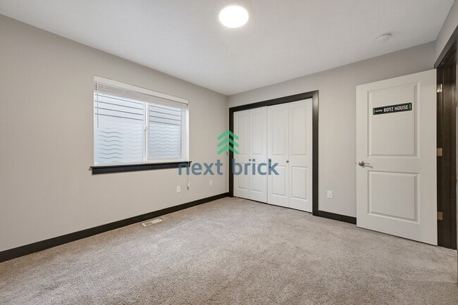 Building Photo - Stunning 3 Beds and 3 Bath Single Family with additional office space and entertainment room read...