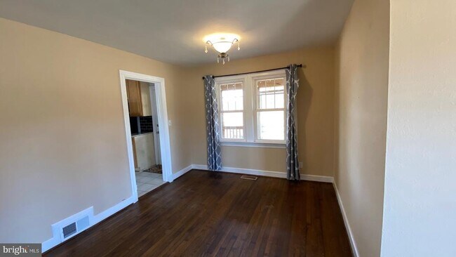 Building Photo - 3 Fairfax Cir