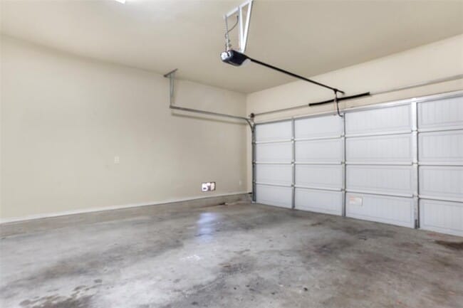 Building Photo - 533 Jack Rabbit Ln