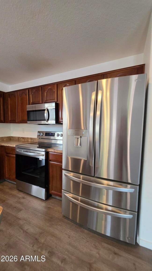Building Photo - 42065 W Hillman Dr
