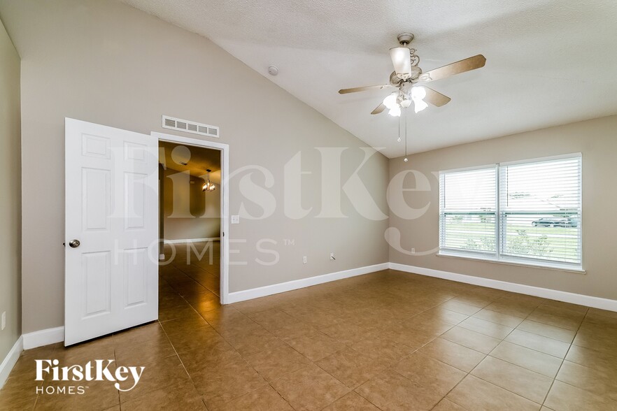 Building Photo - 129 Aurora Ln