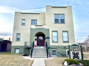 Building Photo - 676 N Davis St
