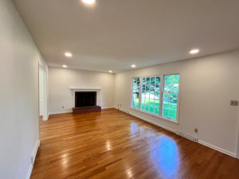 Building Photo - 7520 Aberdeen St