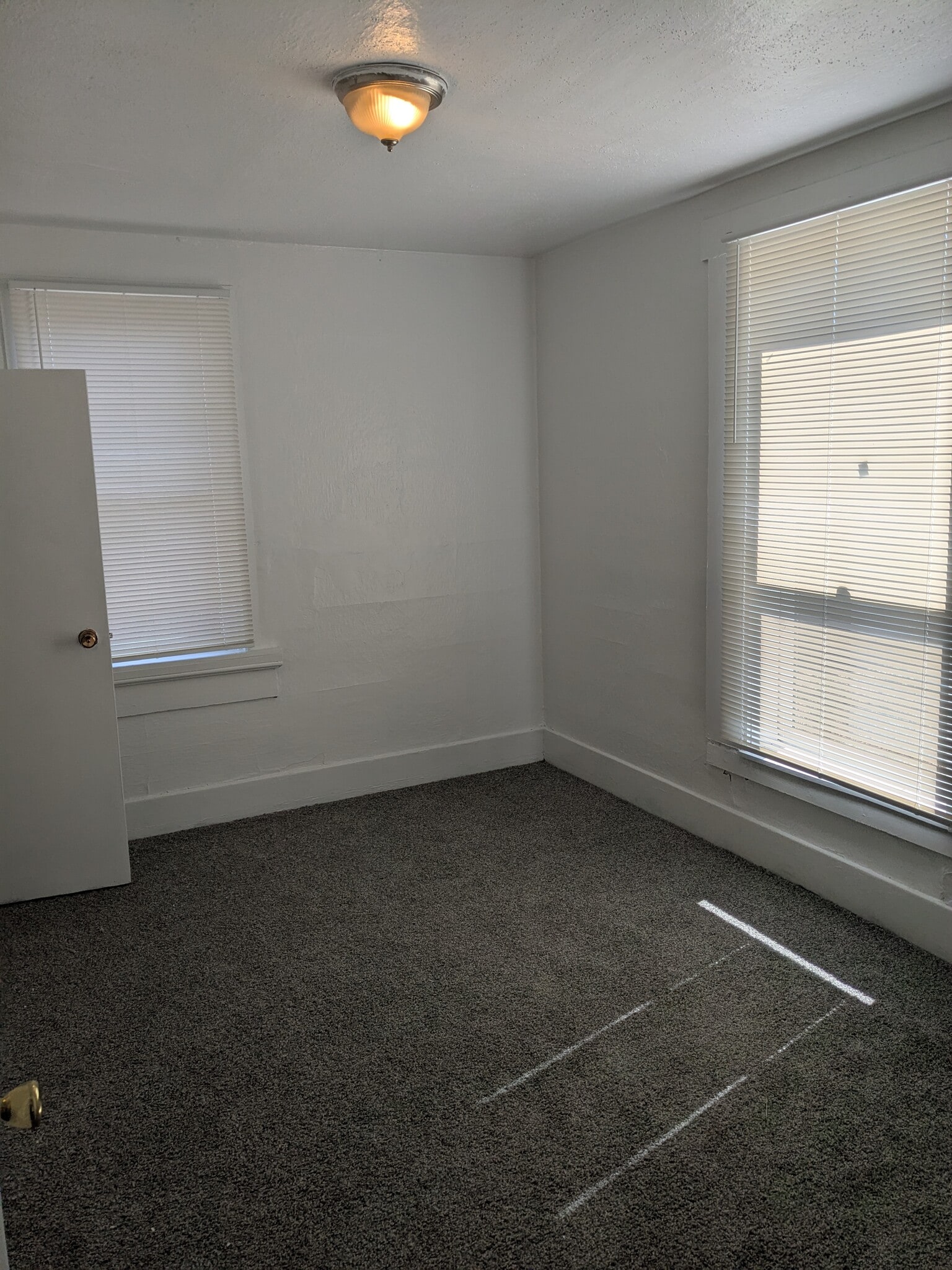 Building Photo - 811 Plum Ave