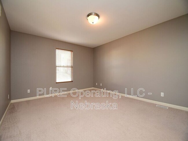 Building Photo - 16258 Loop St