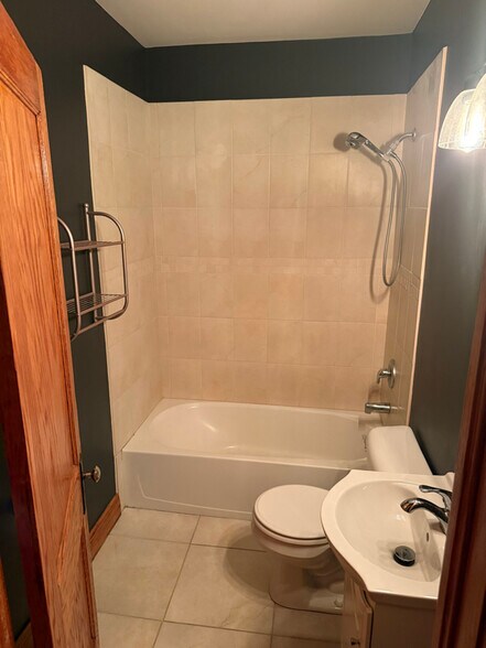 Building Photo - 208-212 Blackhawk St