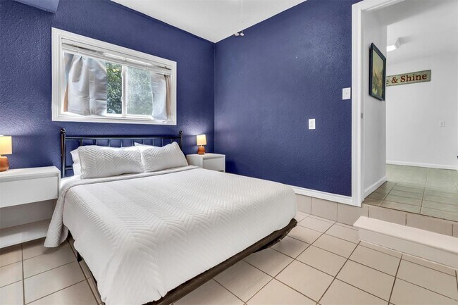 Building Photo - 612 Mockingbird Dr