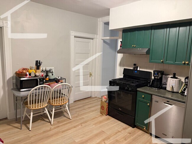 Building Photo - Allston 4.5Bed/2Bath Available 9/1! Heat and Hot Water Included!