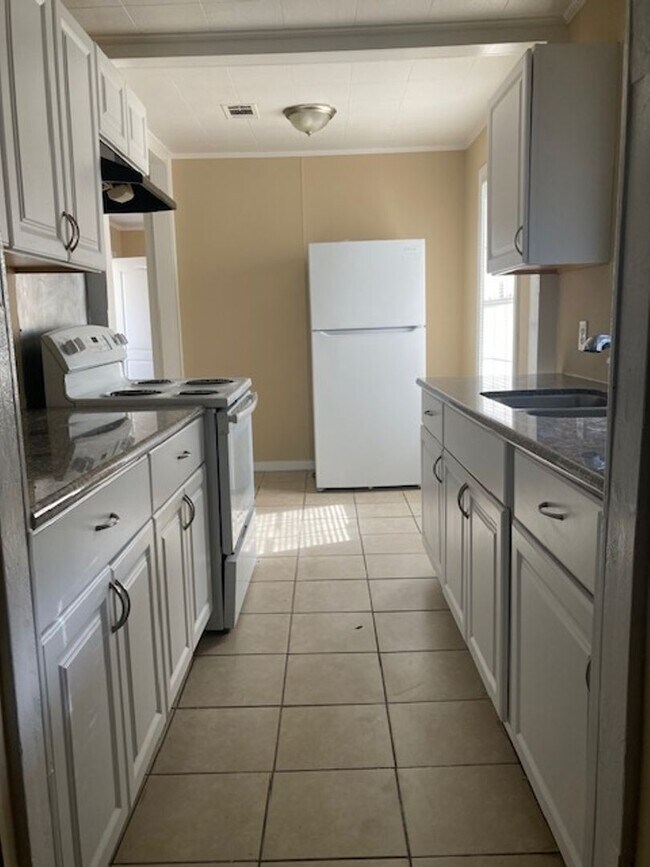 Building Photo - Biloxi 3 Bedroom