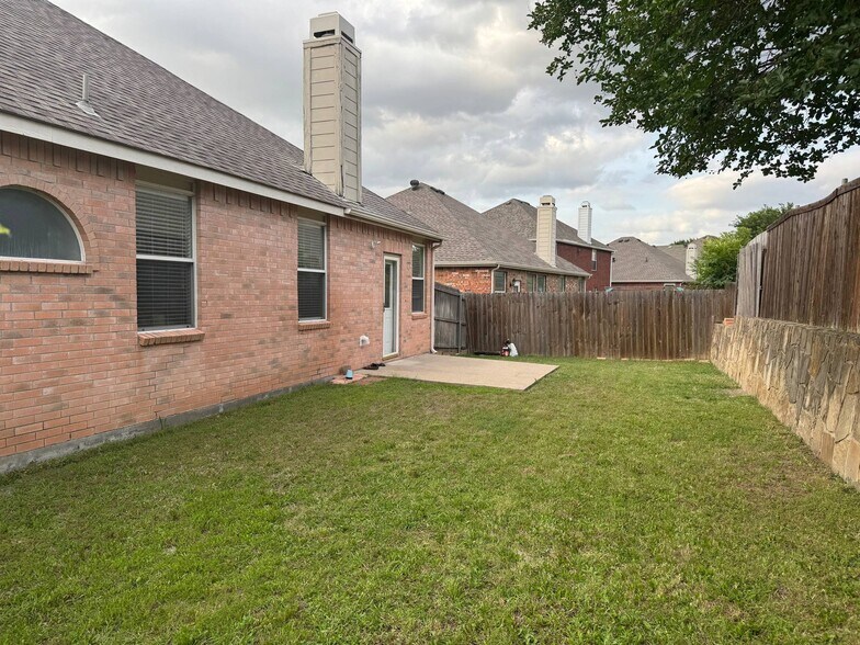 Building Photo - 3136 Deleon Dr