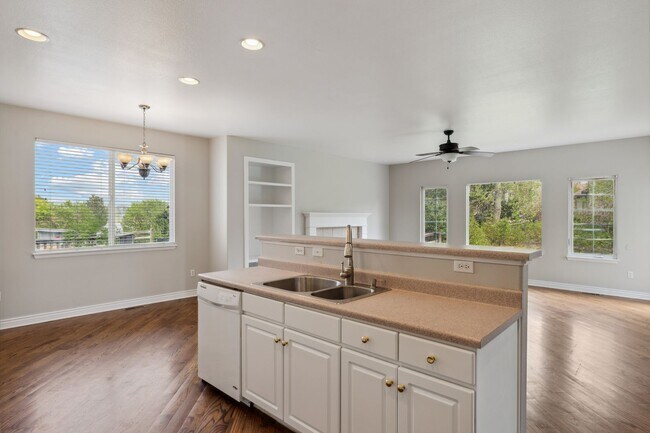 Building Photo - Fantastic 4 Bed with Office in The Farm
