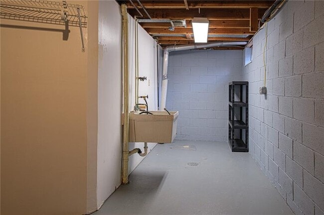 Building Photo - 84 Cortland Dr W