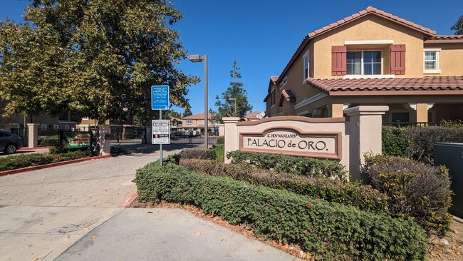 Building Photo - Large condo available for rent