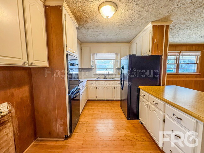 Building Photo - 124 Grant Dr