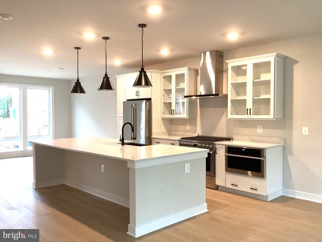 Building Photo - 10590 Red Oak St