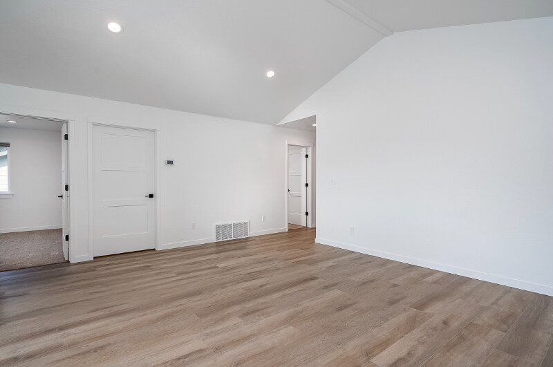 Building Photo - 124 W View Dr