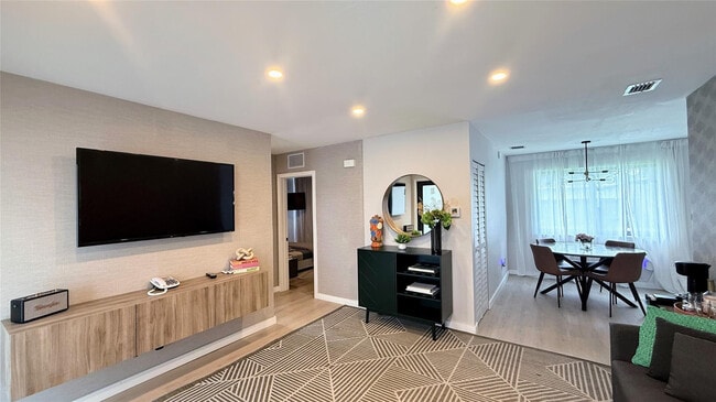 Building Photo - 433 NW 15th Way