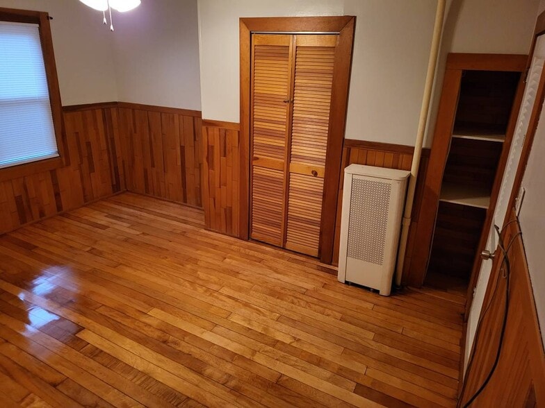 Building Photo - 517 Summer St