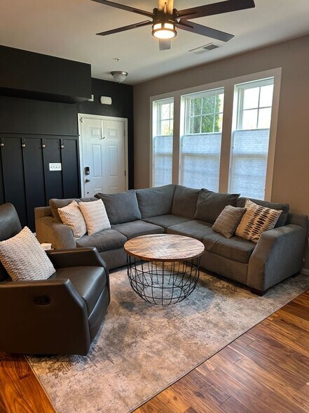 Building Photo - 14838 Mason Creek Cir