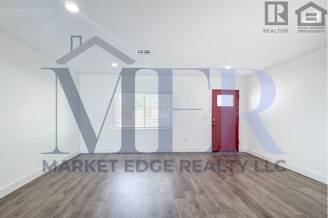 Building Photo - 5Bed/3Bath Home University/McClintock! $399 MOVE-IN SPECIAL! Ready for Immediate Move-In!