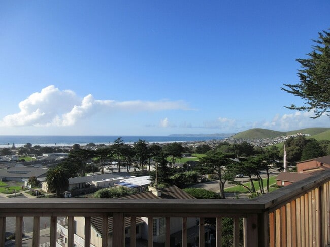 Building Photo - 3BR / 3BA Coastal Home with Panoramic Morro Bay Views