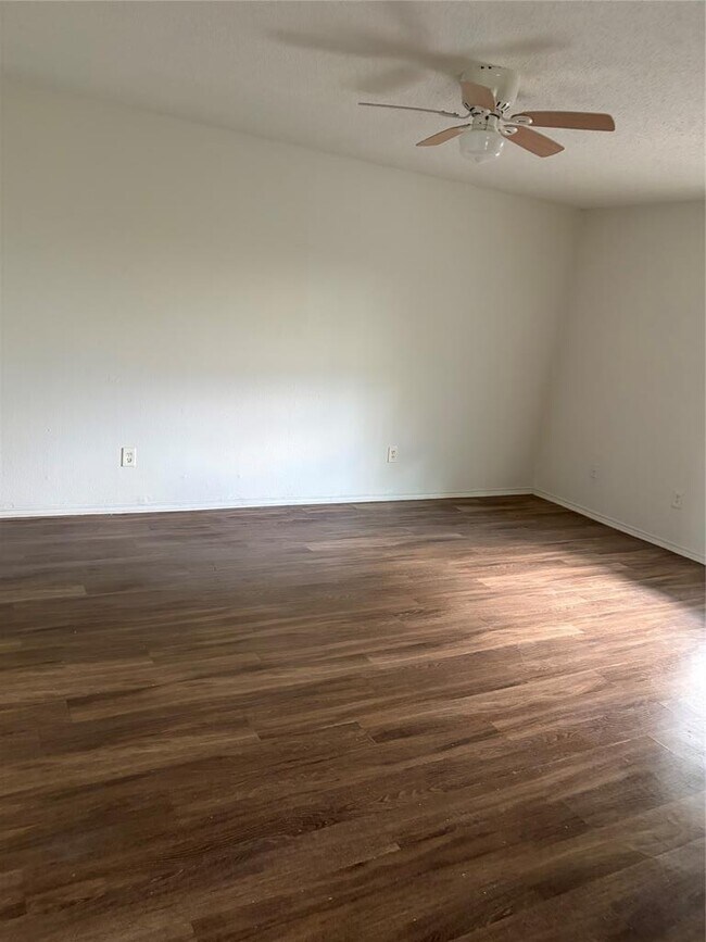 Building Photo - 8503 Colony Loop Dr