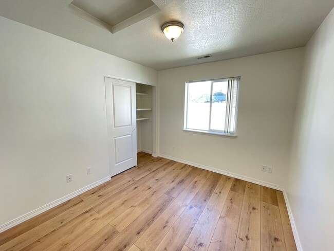 Building Photo - Clean 3 Bed 2 Bath in the Landings