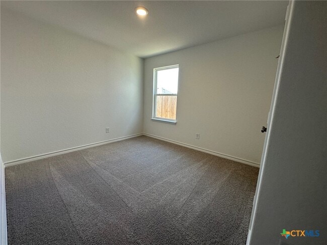 Building Photo - 936 Heartseed Ave