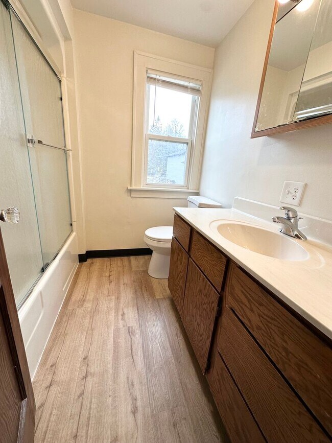 Building Photo - 1824 22nd St