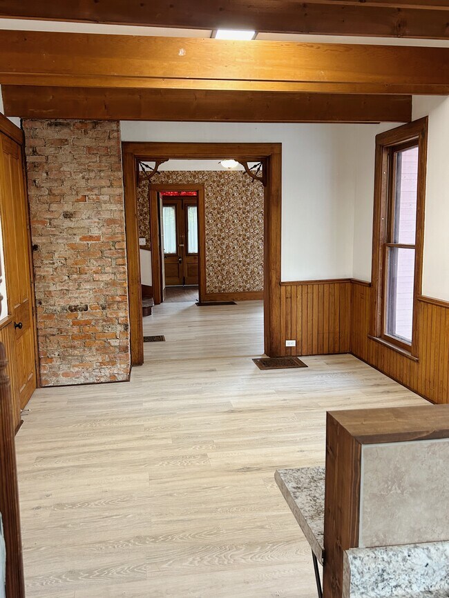 Primary Photo - 214 N Hambden St