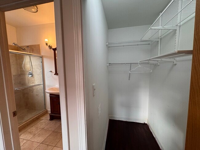 Building Photo - 1342 W Estes Ave