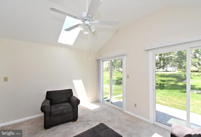 Building Photo - 2489 Hillendale Dr
