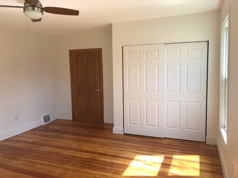 Building Photo - 225 S 5th St