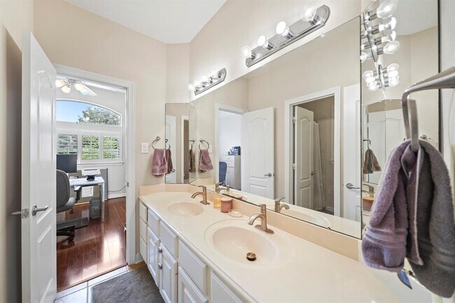 Building Photo - 3707 Quiet Falls Dr