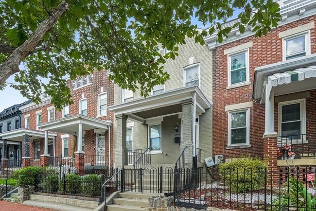 Building Photo - 1846 2nd St NW