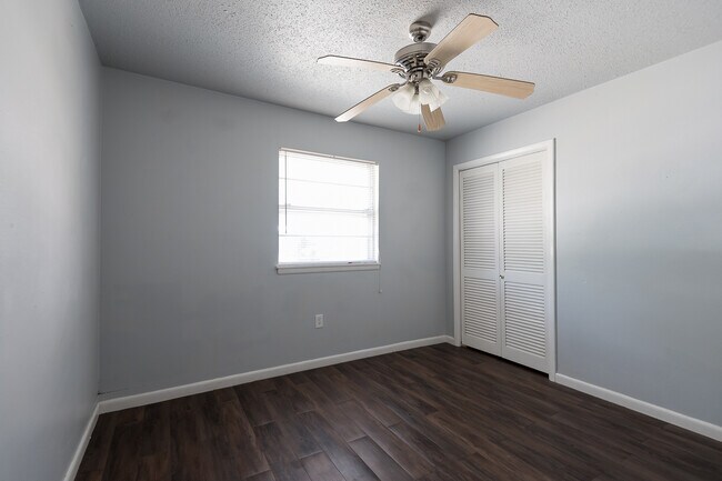 Building Photo - 131 N Duck St