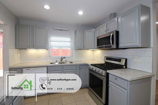 Building Photo - 1366 Magnolia Ave