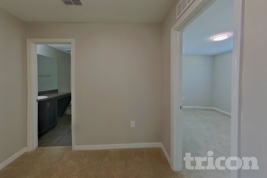 Building Photo - 10710 Southern Forest Dr