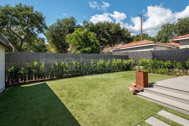 Building Photo - 337 E Calle Laureles